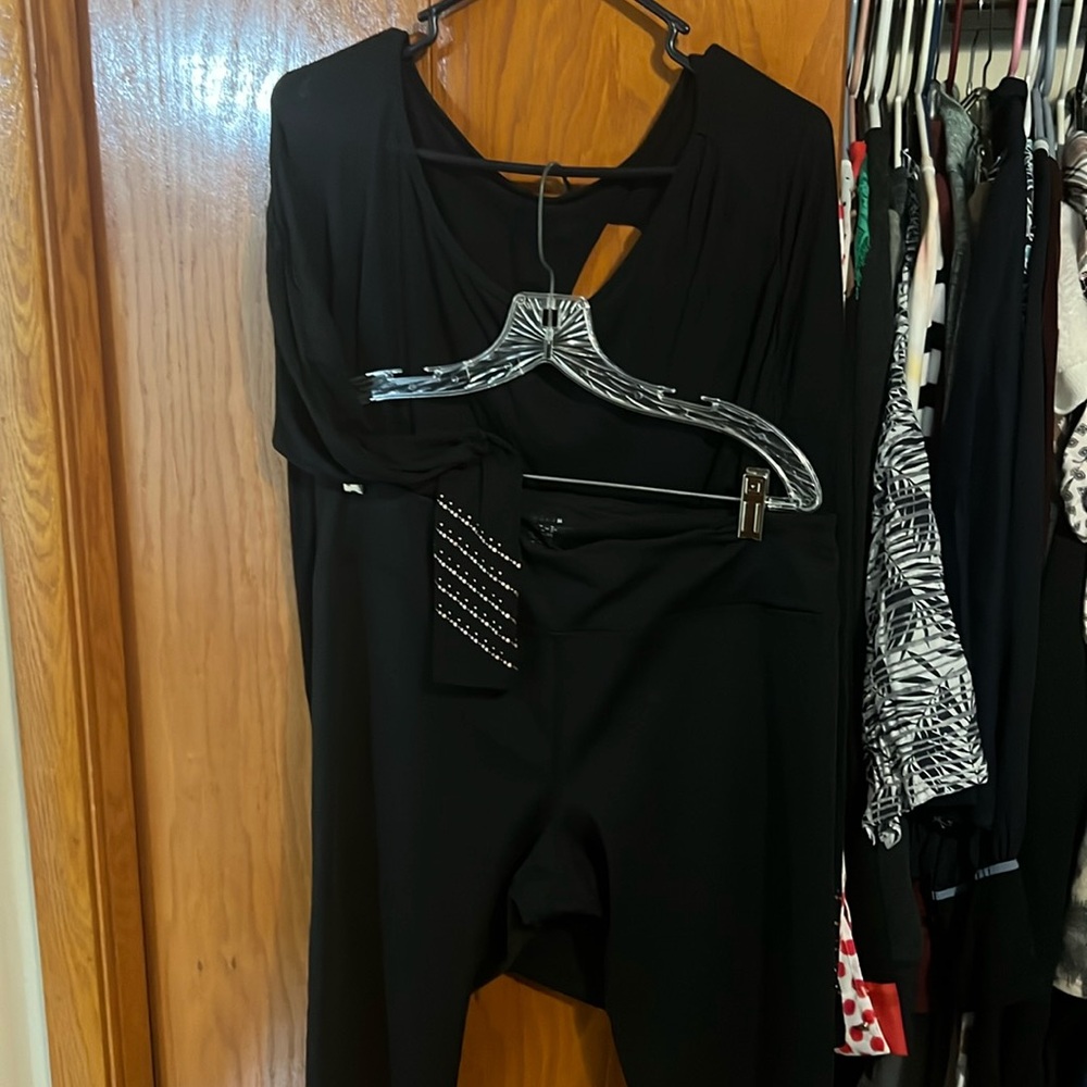 GAIAM Yoga top size L and XL leggings, matching set. NWOT